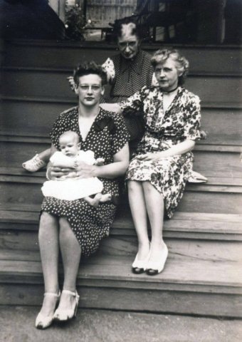 Pickett family women Pickett family women