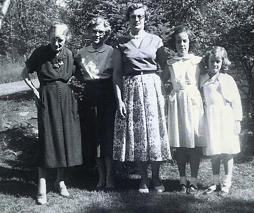 4 Generations of Pickett women